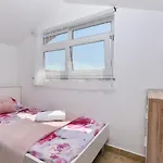 Sea View Izziy