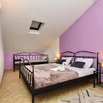 Sea View Izziy Апартаменти