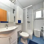 Апартаменти Sea View Izziy *