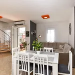 Sea View Izziy Апартаменти
