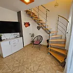 Апартаменти Sea View Izziy