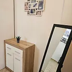 Апартаменти Sea View Izziy *